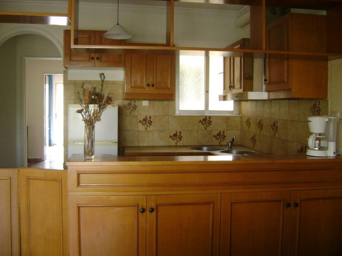 Avra Apartment Artemida  Ngoại thất bức ảnh