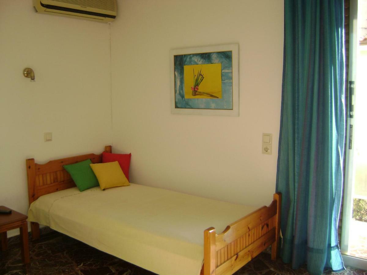 Avra Apartment Artemida  Ngoại thất bức ảnh